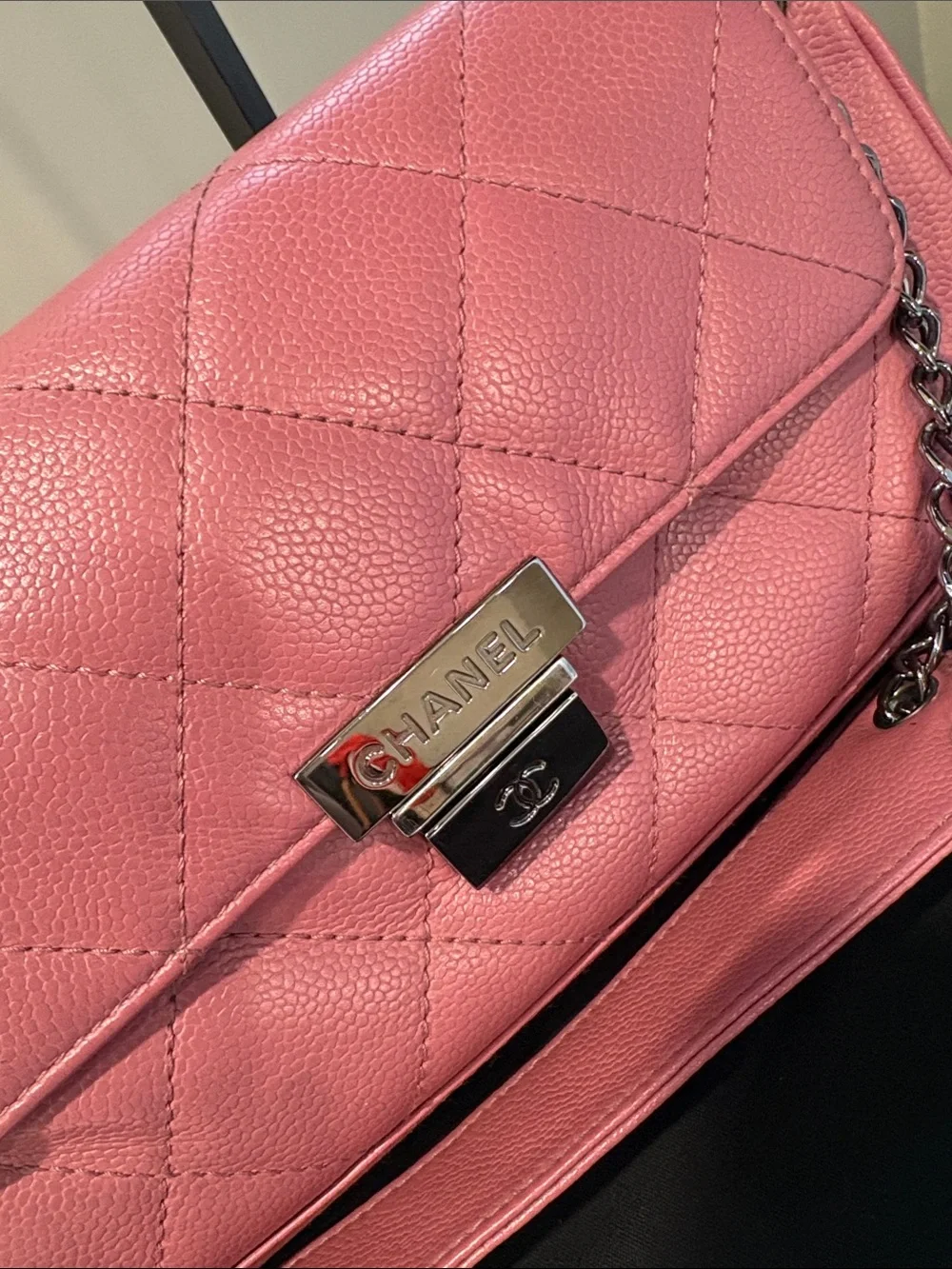 CHANEL Authentic Vintage Shoulder Handbag Leather and Silver Hardware, Preowned - Picture 8 of 10